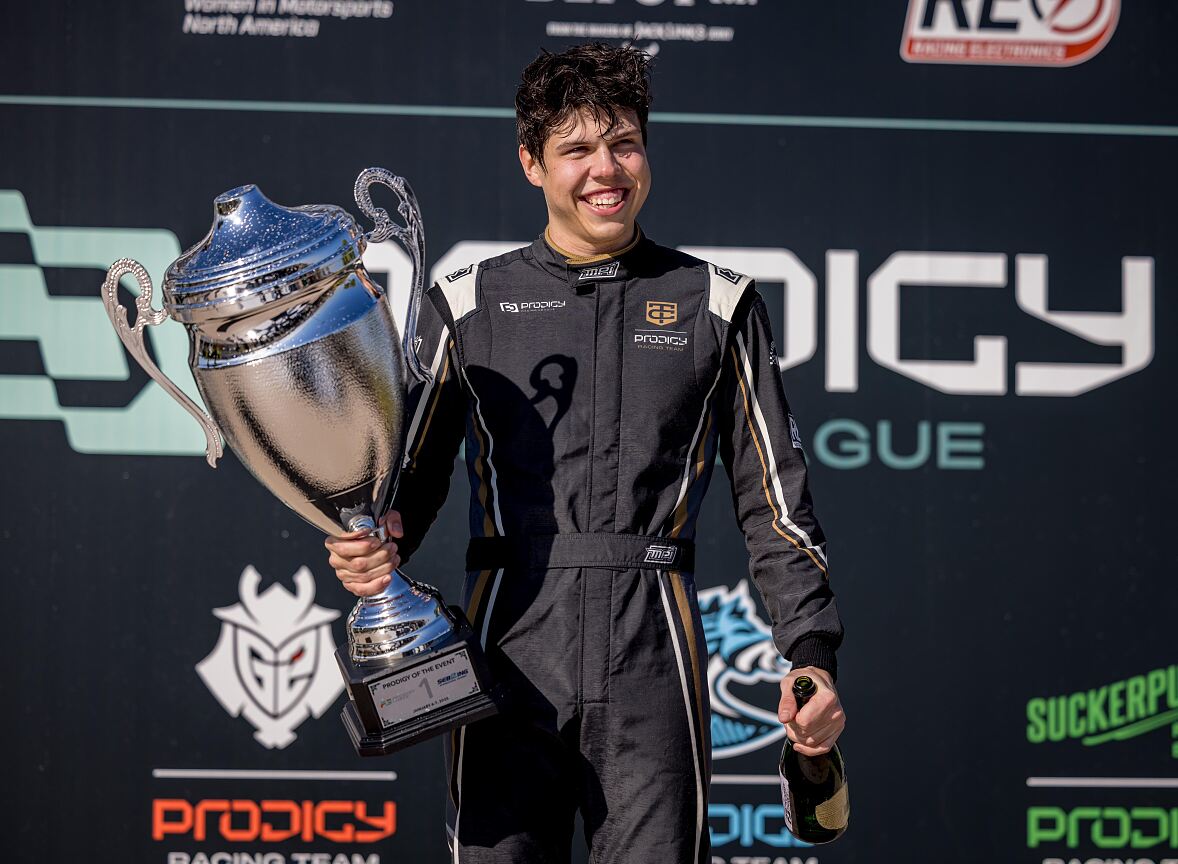 Lorenz Hörzing mit Pokal