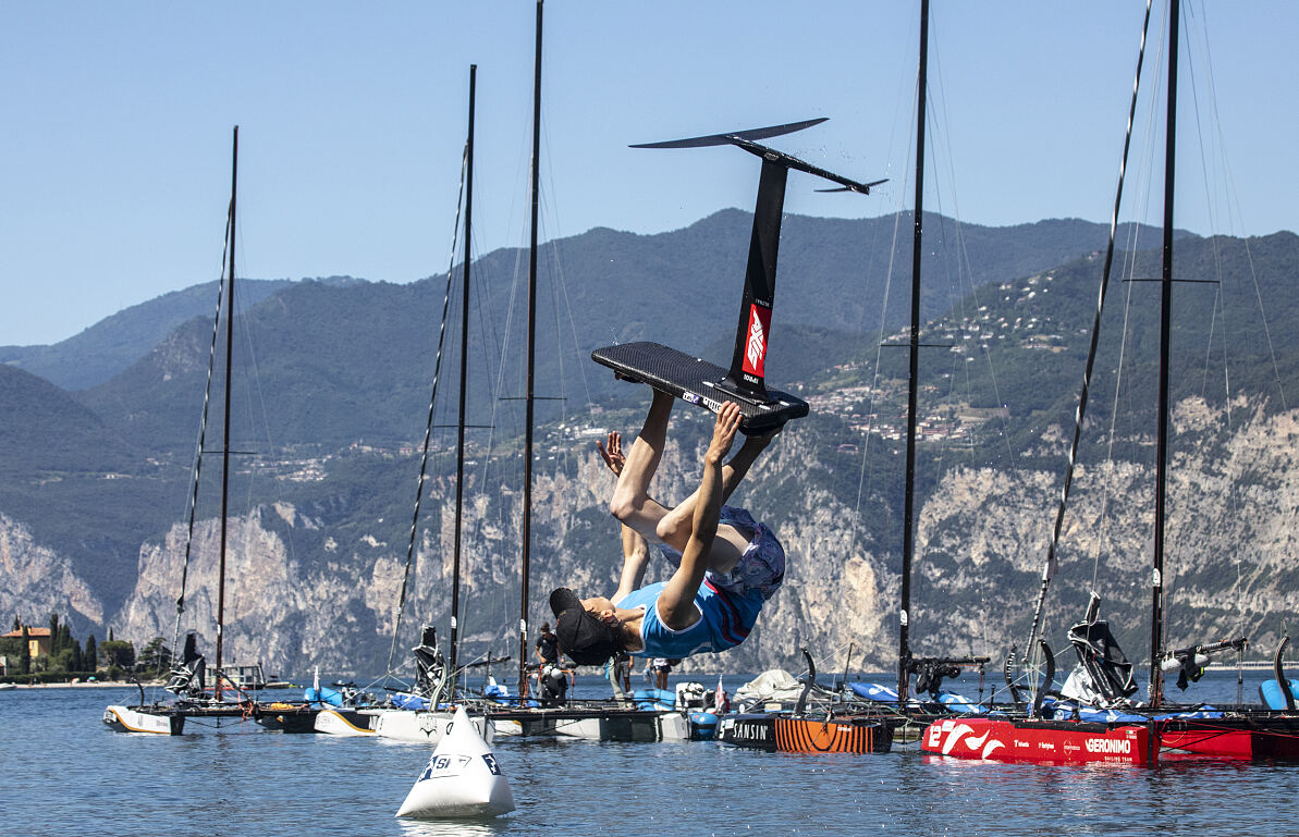Jurij Scheibler beim Pump-Foil-Event am Gardasee